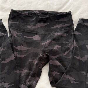 Athleta Women's Black and Gray Camo Leggings